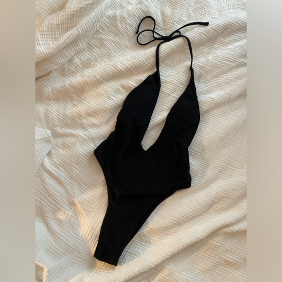 Bikini - Picture 1 of 1